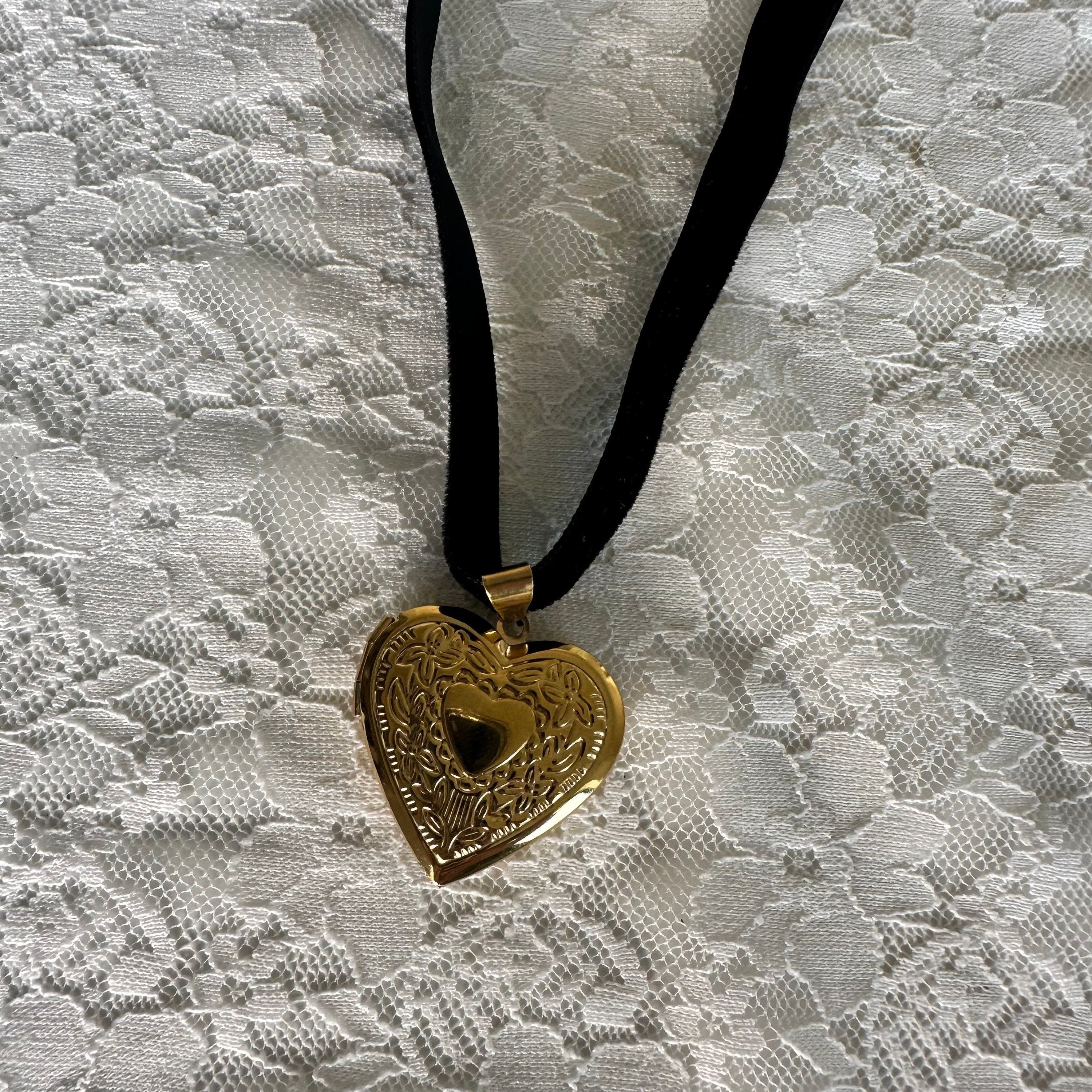 Velvet Ribbon Heart Locket Choker