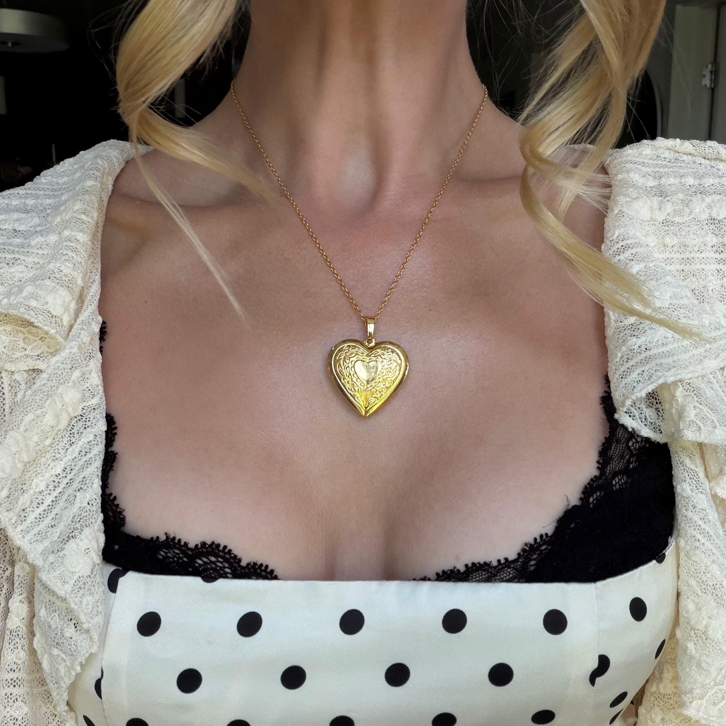 Gold Heart Locket Necklace, Photo Locket Pendant, Vintage Engraved Floral Heart Necklace, Coquette Jewelry, Gift for Her, Bridesmaid Gift