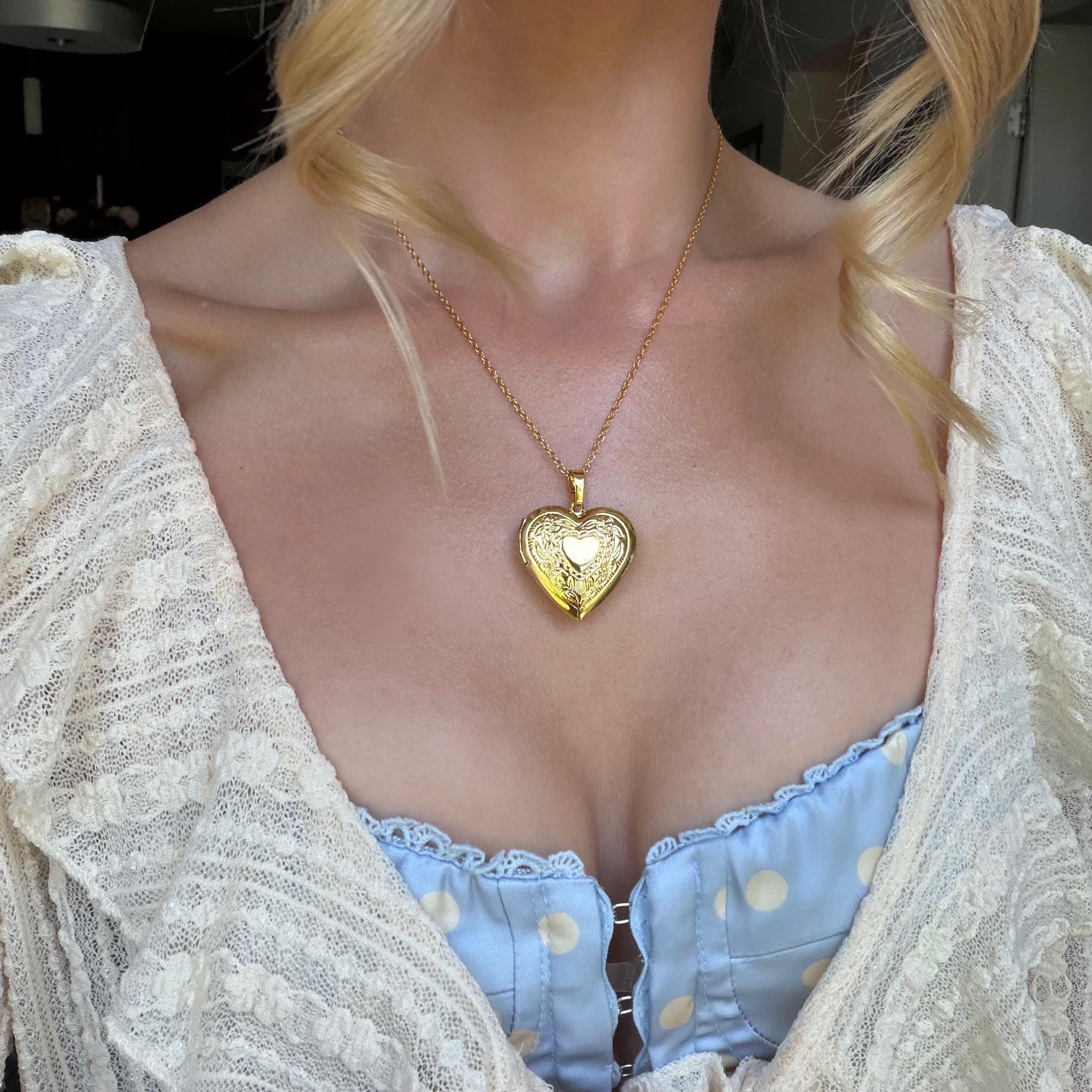 Gold Heart Locket Necklace, Photo Locket Pendant, Vintage Engraved Floral Heart Necklace, Coquette Jewelry, Gift for Her, Bridesmaid Gift