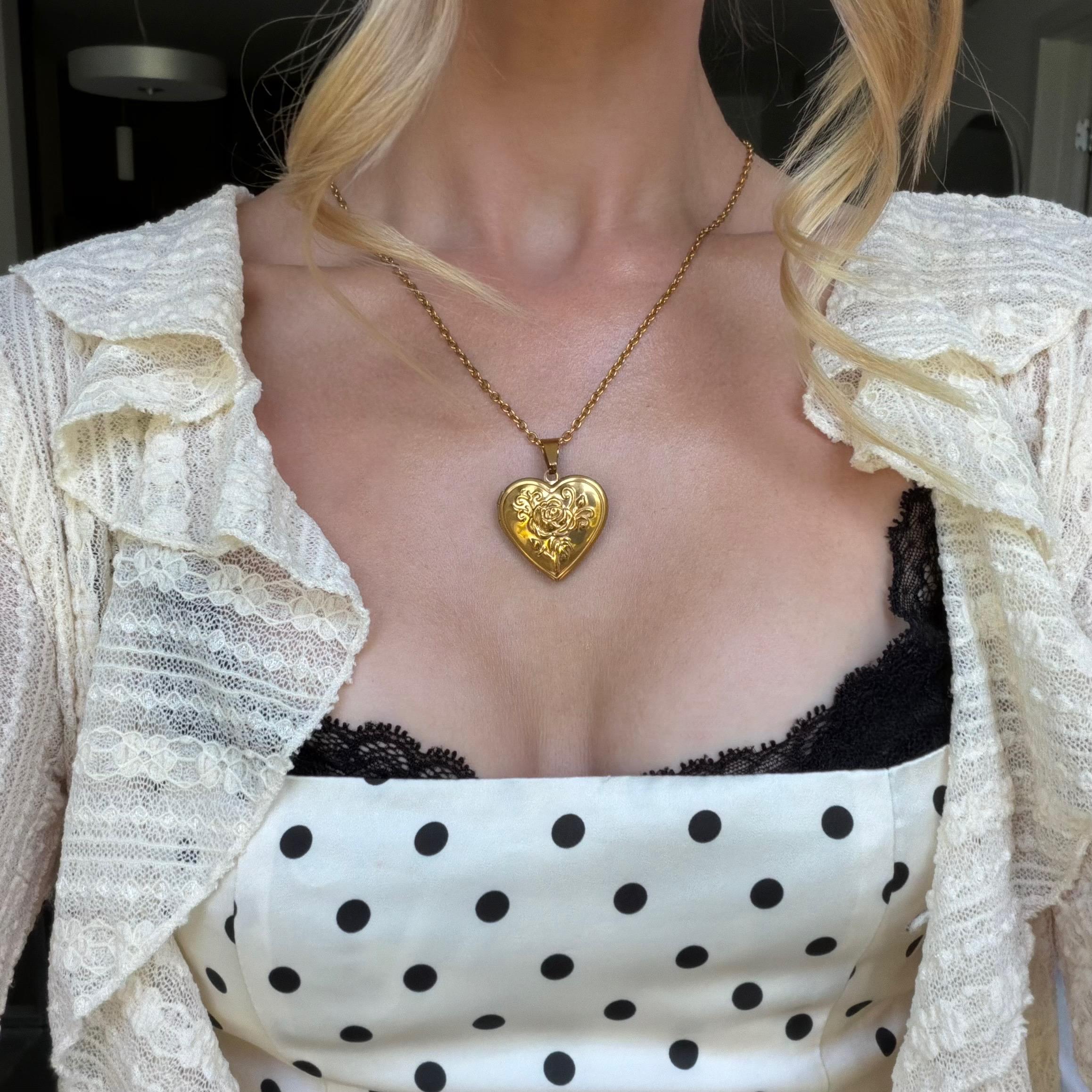 Gold Heart Locket Necklace, Rose Photo Locket Pendant, Vintage Floral Engraved Heart Necklace, Coquette Jewelry, Gift for Her, Bridesmaid