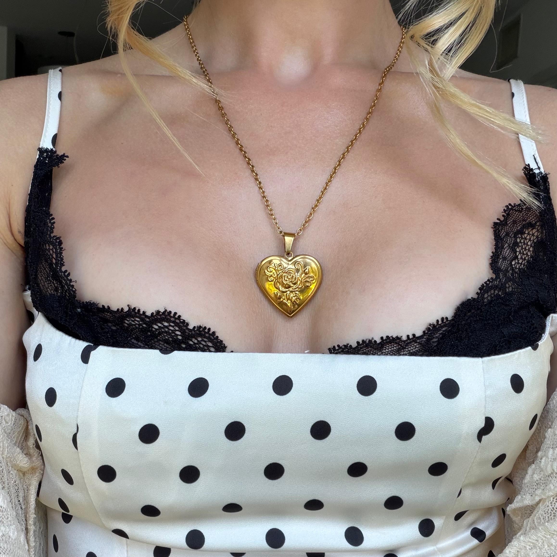 Gold Heart Locket Necklace, Rose Photo Locket Pendant, Vintage Floral Engraved Heart Necklace, Coquette Jewelry, Gift for Her, Bridesmaid
