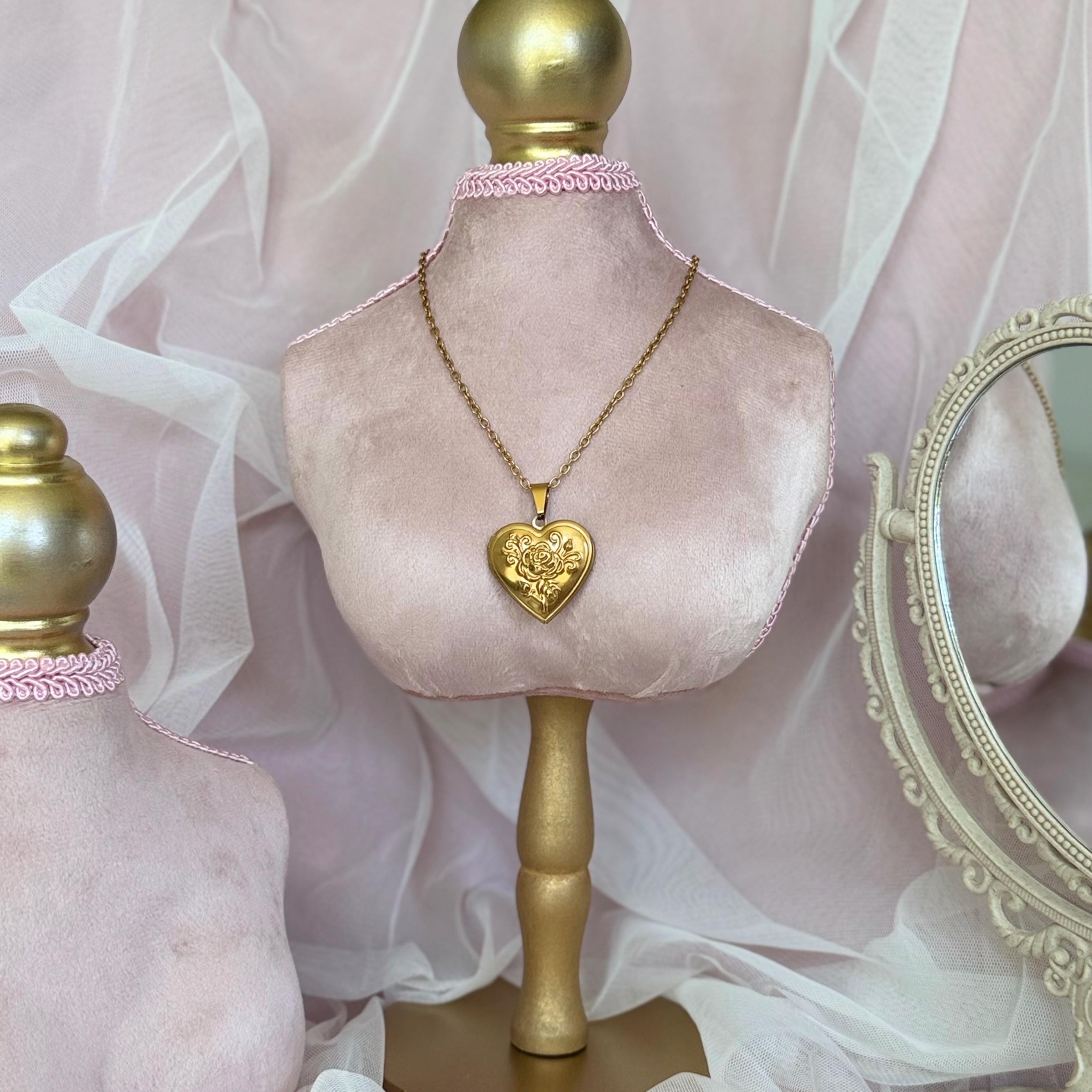 Gold Heart Locket Necklace, Rose Photo Locket Pendant, Vintage Floral Engraved Heart Necklace, Coquette Jewelry, Gift for Her, Bridesmaid
