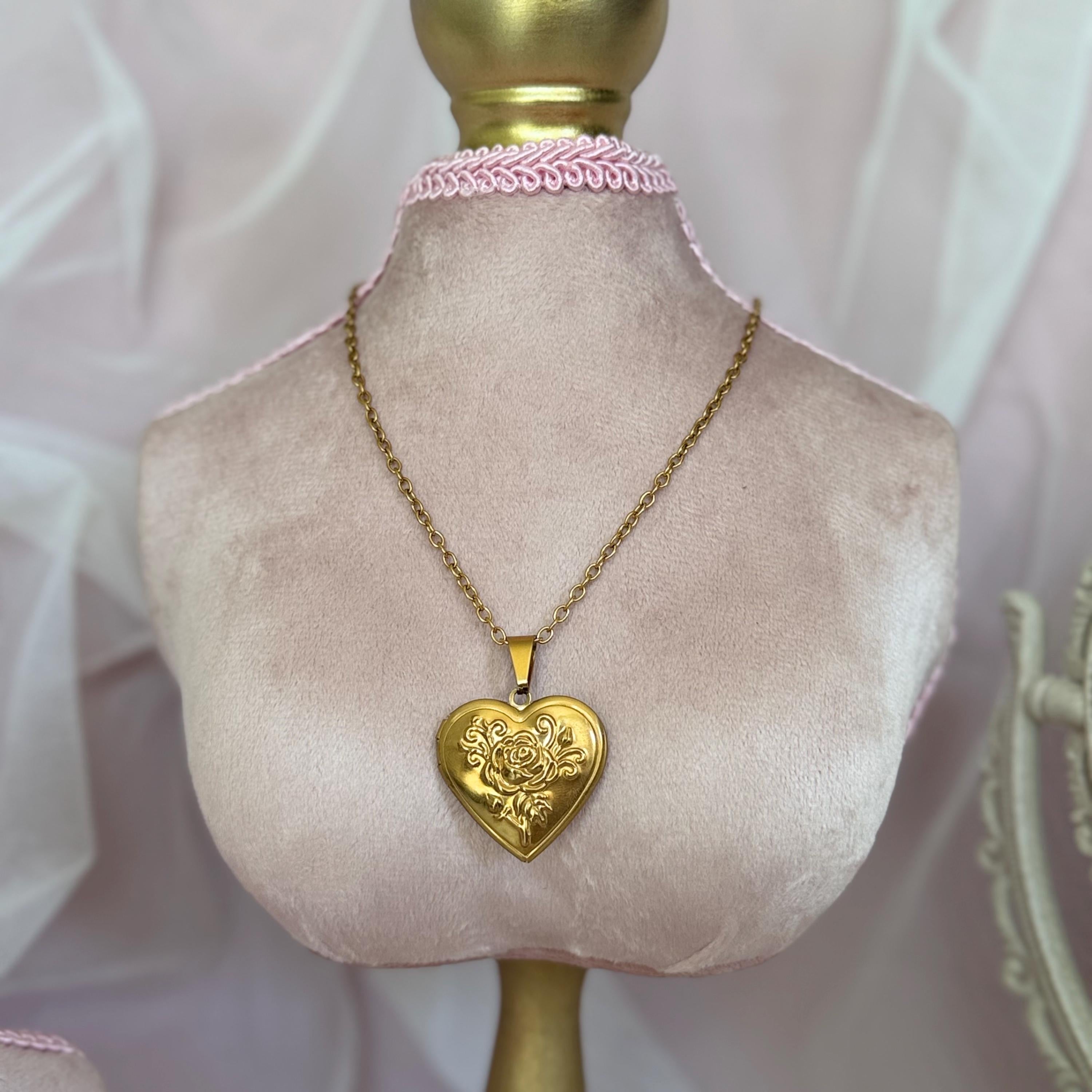 Gold Heart Locket Necklace, Rose Photo Locket Pendant, Vintage Floral Engraved Heart Necklace, Coquette Jewelry, Gift for Her, Bridesmaid