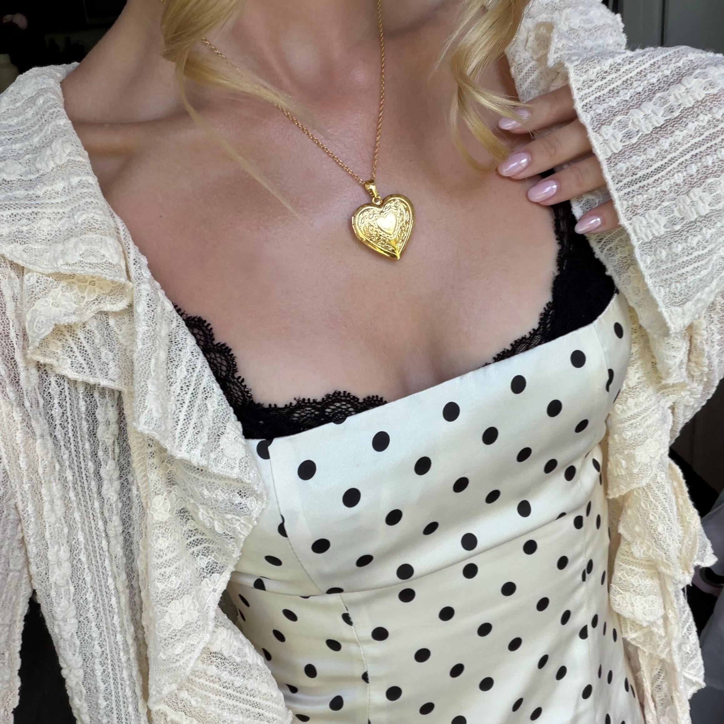 Gold Heart Locket Necklace, Photo Locket Pendant, Vintage Engraved Floral Heart Necklace, Coquette Jewelry, Gift for Her, Bridesmaid Gift