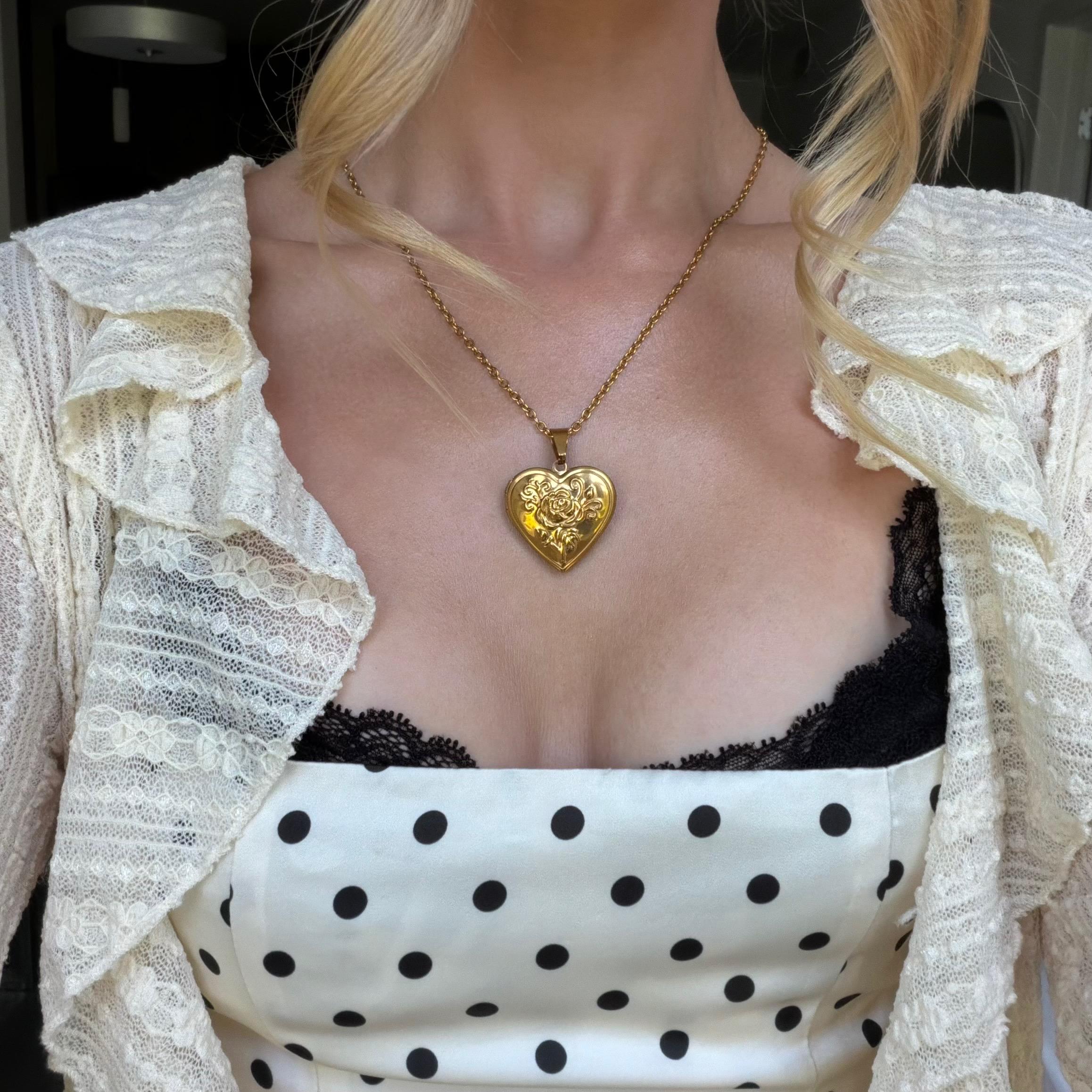 Gold Heart Locket Necklace, Rose Photo Locket Pendant, Vintage Floral Engraved Heart Necklace, Coquette Jewelry, Gift for Her, Bridesmaid