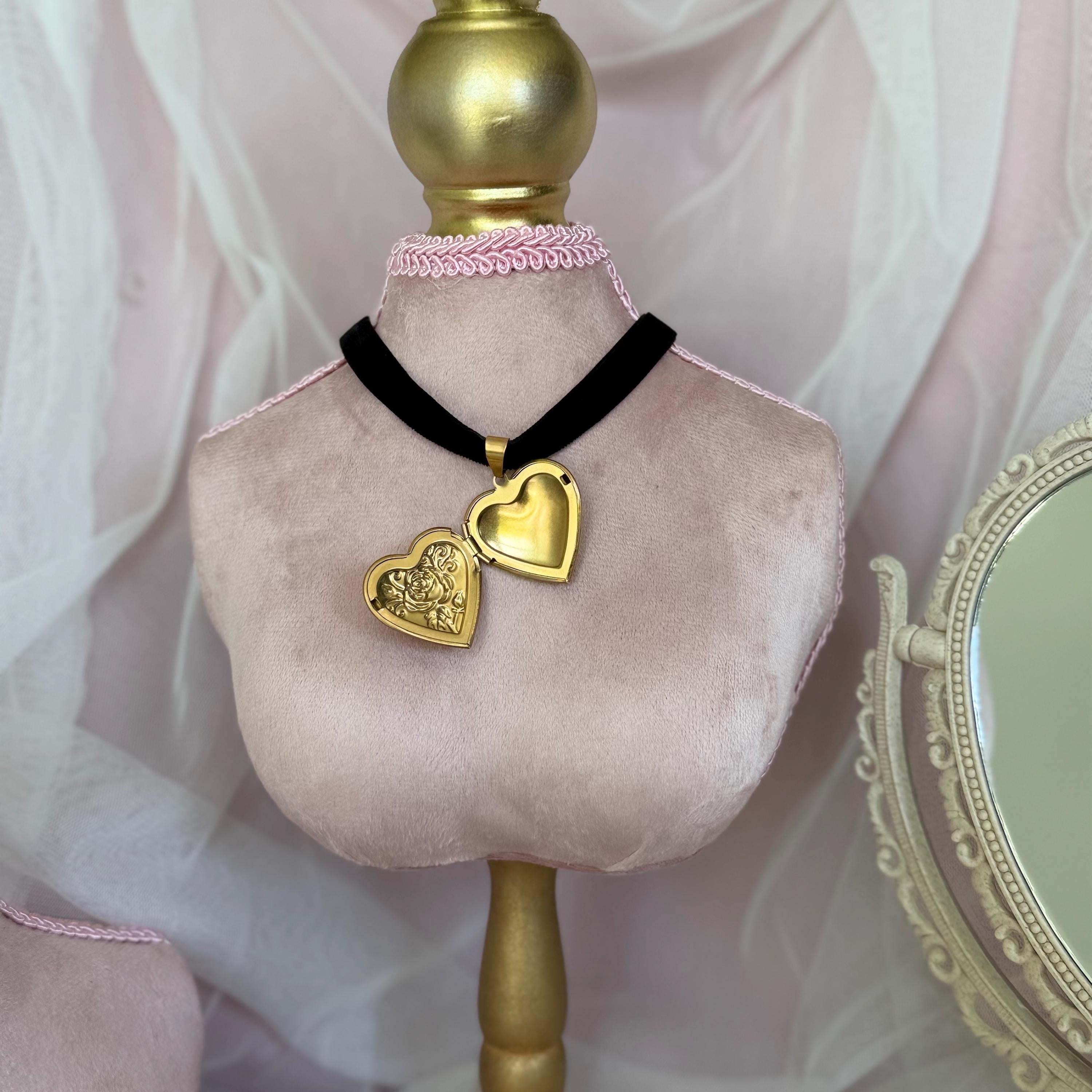Black Velvet Choker Heart Locket, Gold Rose Locket Necklace, Victorian Gothic Photo Locket Choker, Dark Coquette Jewelry, Gift for Her