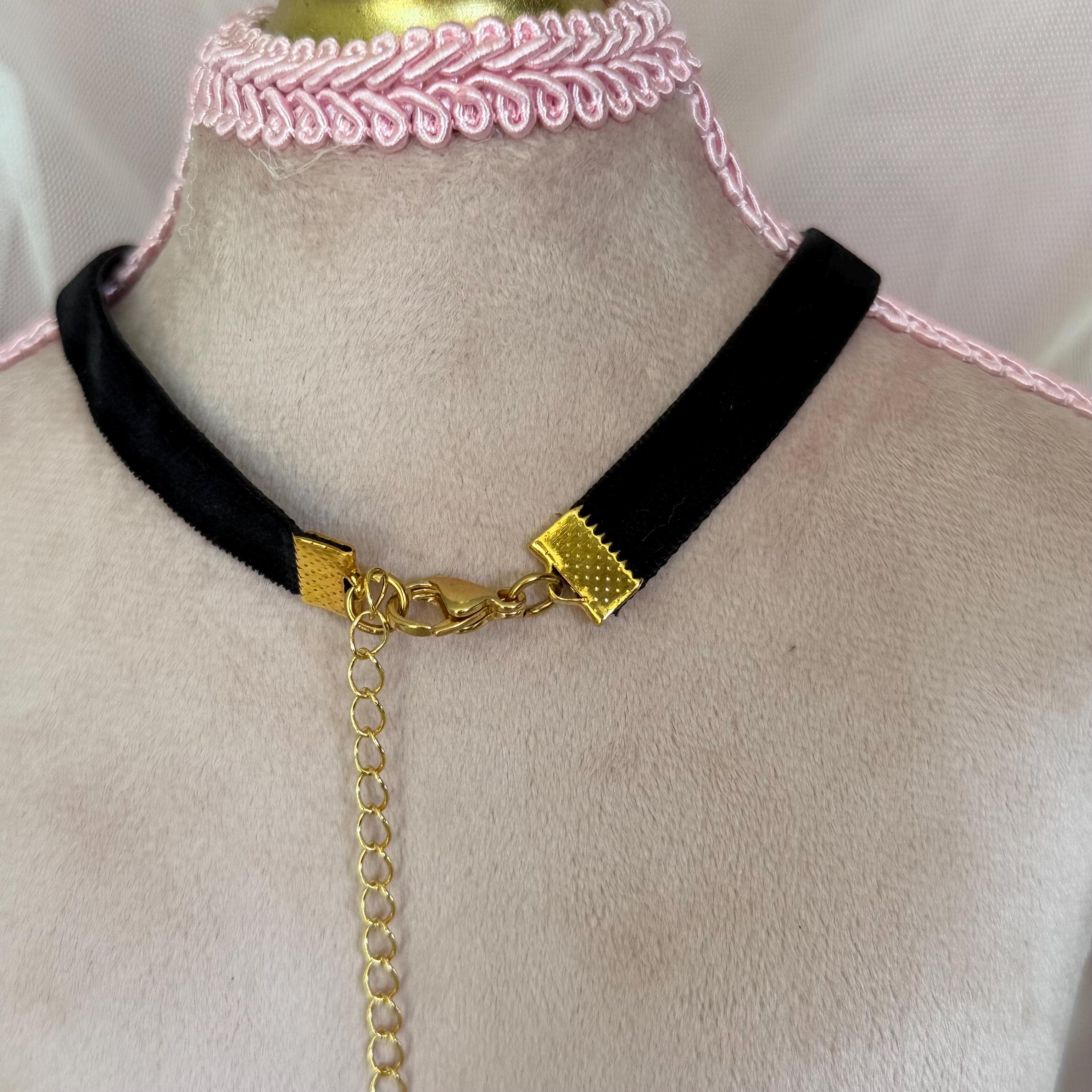 Black Velvet Choker Heart Locket, Gold Rose Locket Necklace, Victorian Gothic Photo Locket Choker, Dark Coquette Jewelry, Gift for Her